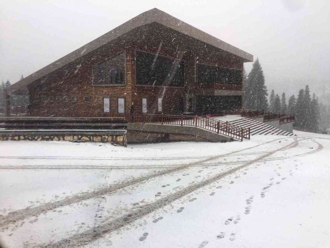 Ilgaz Dağı’nda Kayak Pistleri Beyaza Büründü