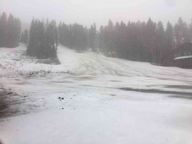 Ilgaz Dağı’nda Kayak Pistleri Beyaza Büründü