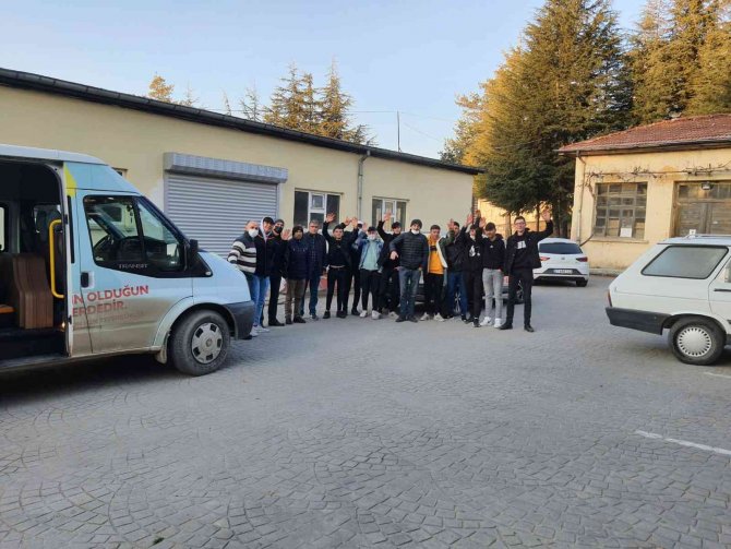 Meslek Lisesi Öğrencileri Üretti, Kütüphanesiz Okul Kalmadı