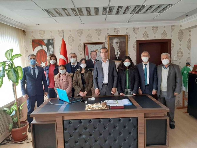 Kaymakam Çiçek, Yarışmalarda Dereceye Giren Öğrencileri Ödüllendirdi