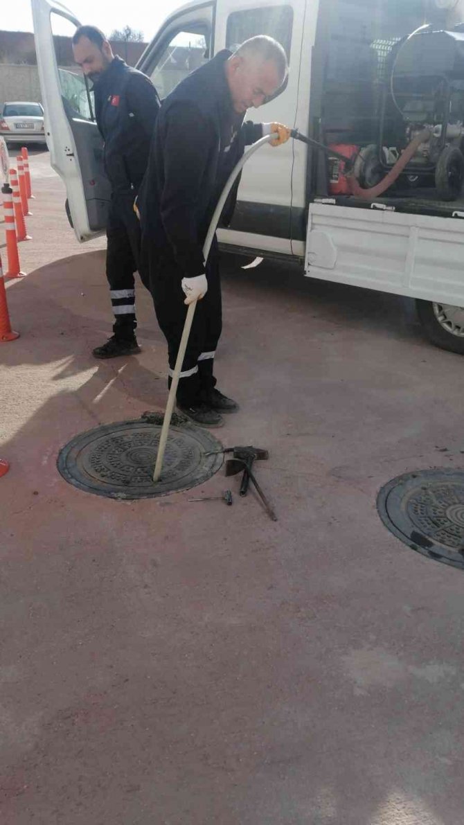 Yahşihan’da Zararlı Haşerelerle Mücadele Sürüyor