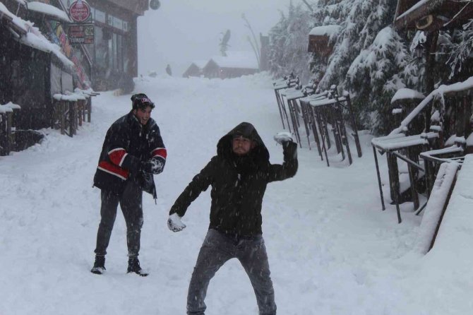 Kartepe’de Kar Kalınlığı 40 Santimetreyi Buldu
