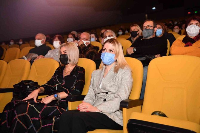 ‘Sadece Kadın’ Konyaaltı’nda Sahnelendi