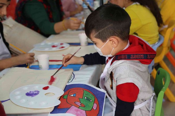 Toroslar Belediyesinin Resim Atölyesi Çocukların Gözdesi Oldu