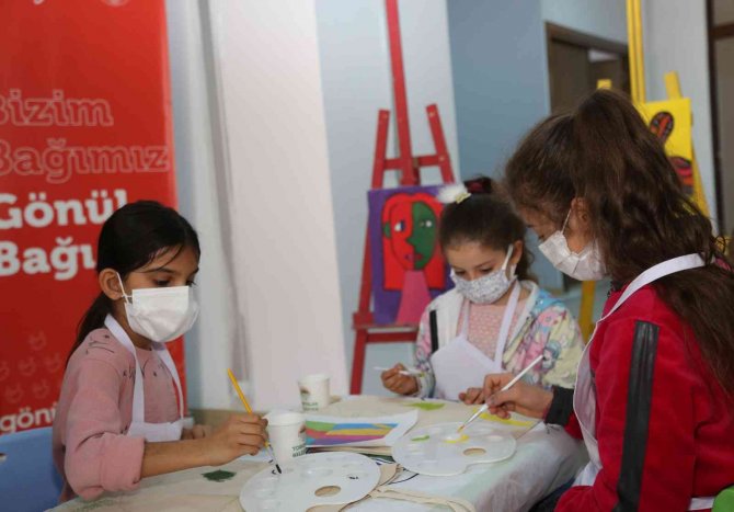 Toroslar Belediyesinin Resim Atölyesi Çocukların Gözdesi Oldu