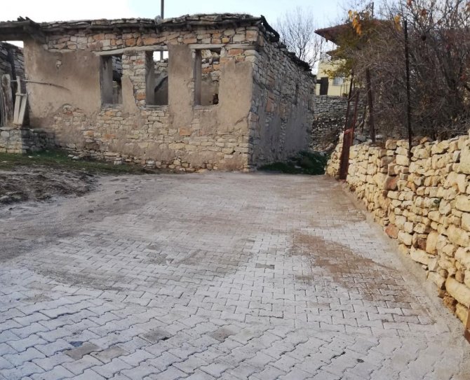 Arapgir’de Kilit Taş Çalışmaları Sürüyor