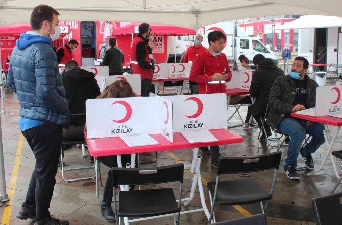 Alaşehir’de Kan Verme Rekoru Kırıldı