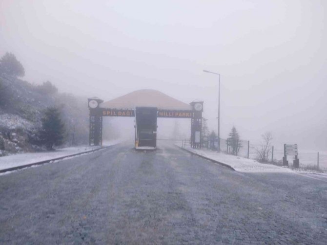 Spil’de Kar Kalınlığı 5 Santimetreye Ulaştı