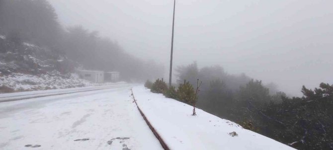 Spil’de Kar Kalınlığı 5 Santimetreye Ulaştı