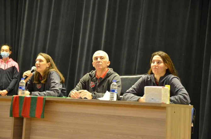 Turgutlu’da Voleybol Paneline Büyük İlgi