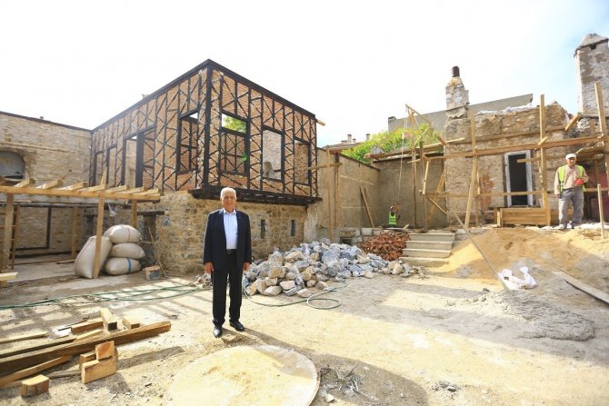 Tarihi Konağın Isı Dağıtım Kanaları Ortaya Çıkarıldı