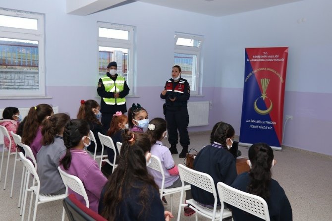 Öğrencilere Okul Yolunda Nelere Dikkat Etmeleri Gerektiği Anlatıldı