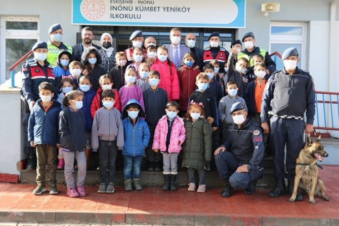 Öğrencilere Okul Yolunda Nelere Dikkat Etmeleri Gerektiği Anlatıldı