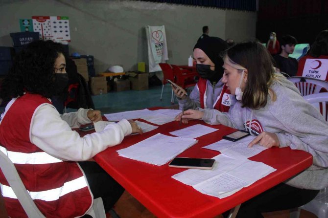 Öğrencilerden Kan Bağışına Destek