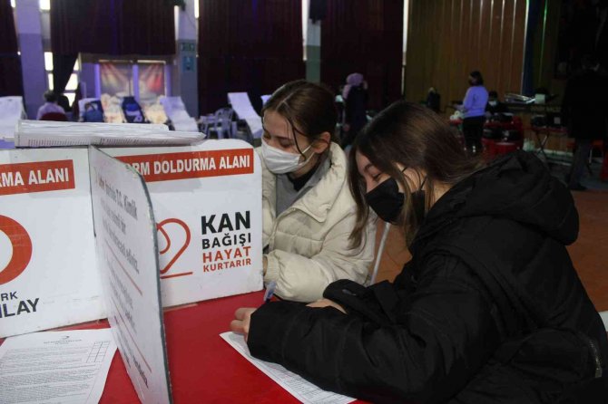 Öğrencilerden Kan Bağışına Destek