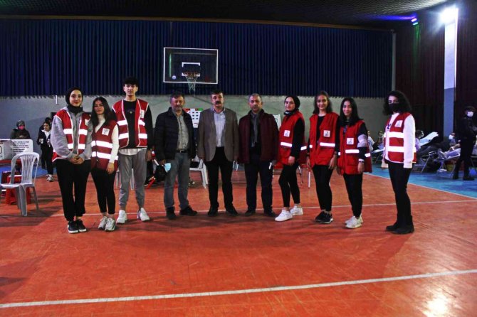 Öğrencilerden Kan Bağışına Destek
