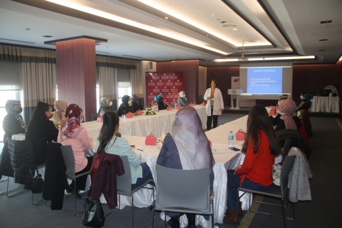 Hayat Hastanesi Gebe Okulu Anne Adaylarının Yanında