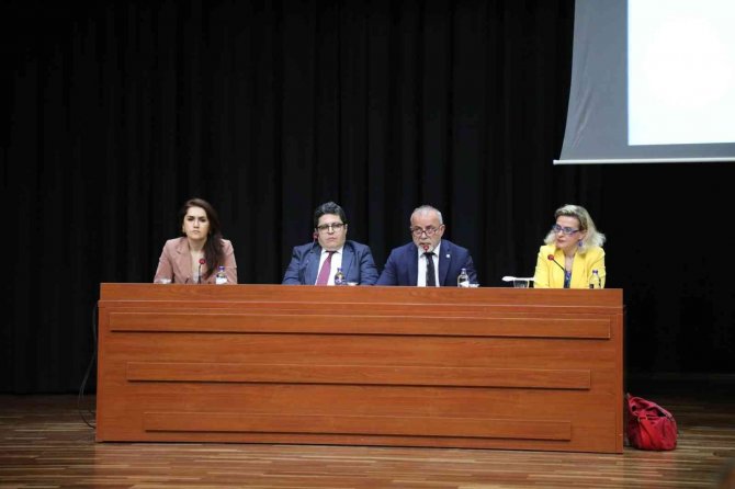 ‘Geleneksel İ̇nsan Haklarında Güncel Sorunlar Konferansı’ Düzenlendi