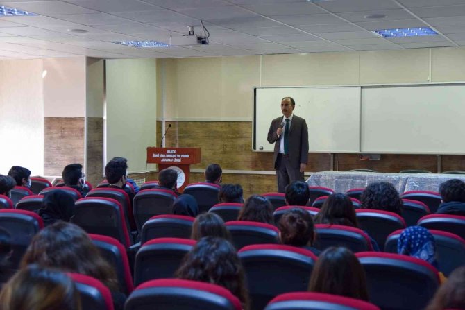 Rektör Beydemir, Lise Öğrencileriyle Akademik Deneyimlerini Paylaştı