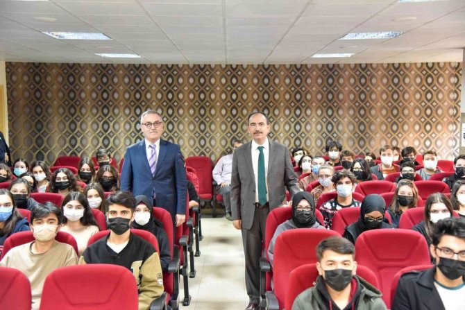 Rektör Beydemir, Lise Öğrencileriyle Akademik Deneyimlerini Paylaştı