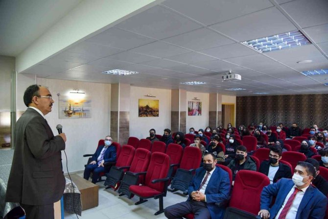 Rektör Beydemir, Lise Öğrencileriyle Akademik Deneyimlerini Paylaştı