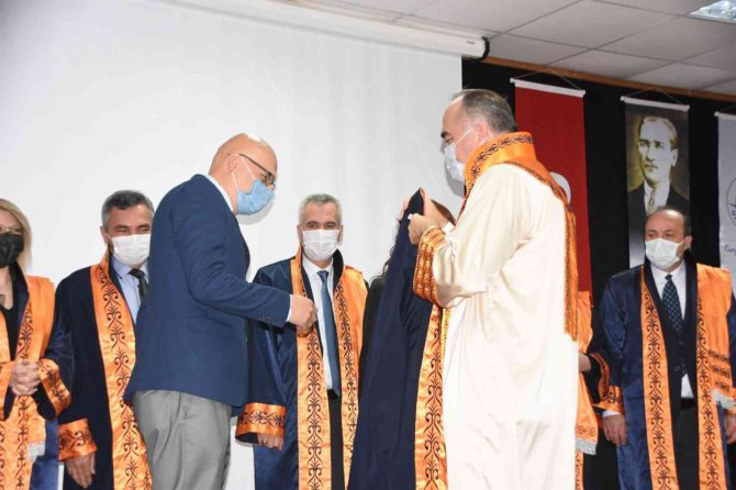 Sinop’ta Akademik Yükselme Ve Biniş Giydirme Töreni