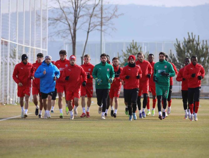 Sivasspor’da Kasımpaşa Maçı Hazırlıkları Sürüyor