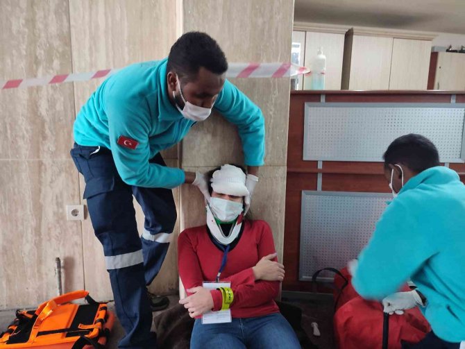 İ̇zmir’de 9 Ülkeden Sağlık Personellerinin Katıldığı Tatbikat Gerçeği Aratmadı