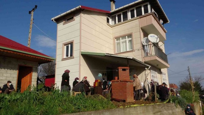 Sadece Bir Gece Kalmak İçin Annesini Alarak Köye Gelmişti Ama Son Geceleri Oldu