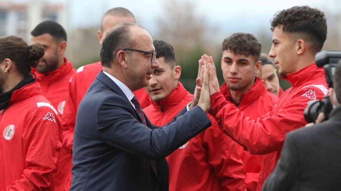 Başkan Akın’dan Turgutluspor’la Moral Buluşması