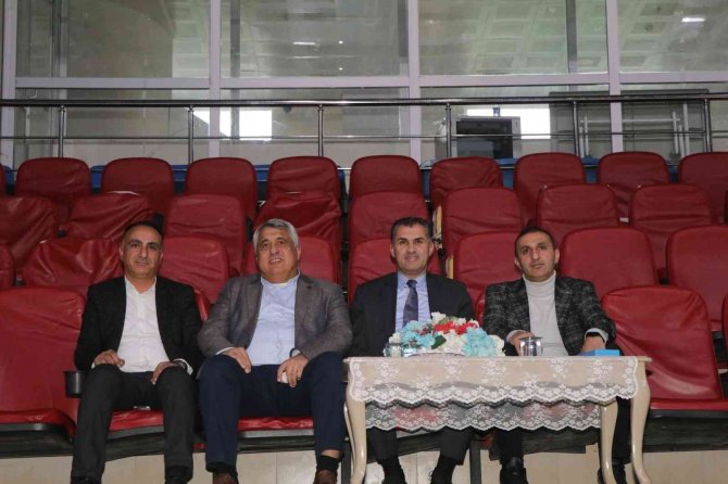Hakkari’de Fabrika Voleybol Okulu Açıldı