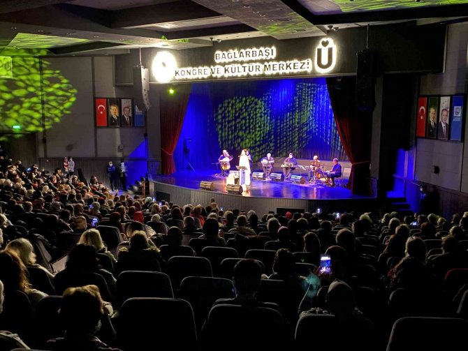 Sanat Güneşi Üsküdar’da Mine Geçili Konseri İle Anıldı