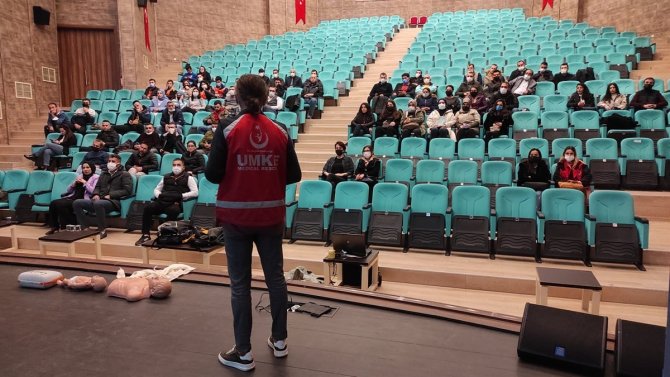 Sağlık Personelinden Afad Gönüllülerine İlk Yardım Eğitimi