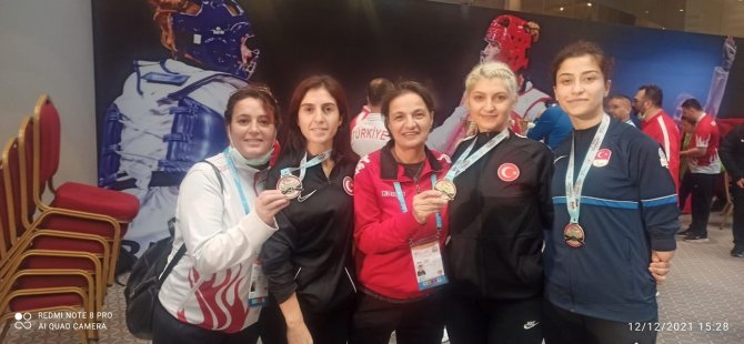 Burhaniyeli Kadın Antrenörün Madalya Sevinci