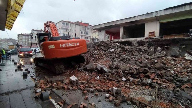 Boşaltılan İş Yerlerinin Yıkımı Başladı