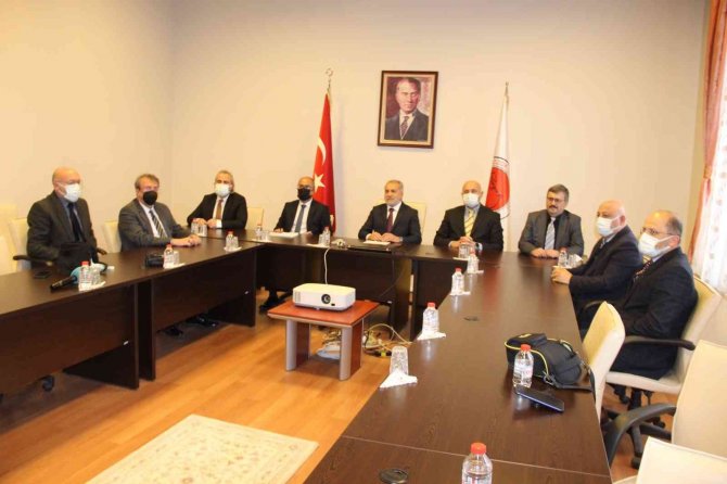 Rektör Karadağ, “Üniversiteleri Politik Tartışmaların Dışında Tutun”