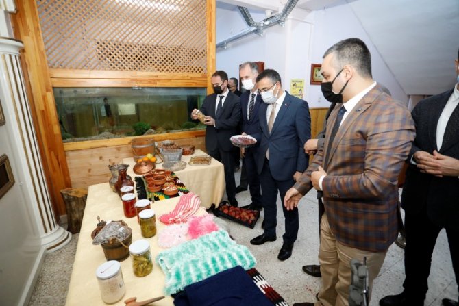 Yerli Malı Haftasında Öğrencilere İ̇negöl’ün Yerli Ürünleri İkram Edildi