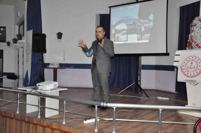 Sandıklı’da ’İ̇lmek İ̇lmek Sevgi, Ailenin Temeli’ Projesi