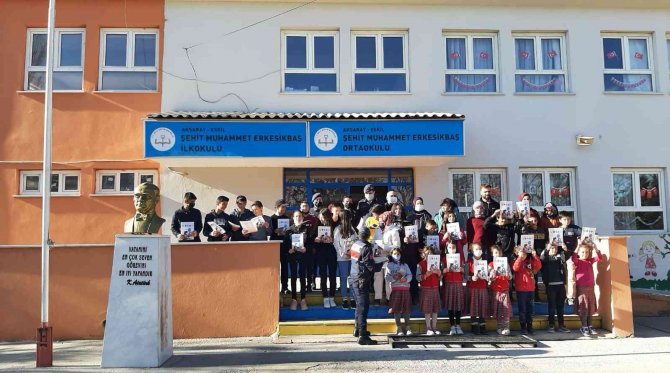 “Meslek Tanıtım Günleri” Düzenleyen Öğrencilere Jandarma Sürprizi