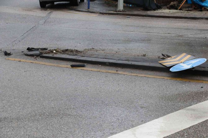 Yenimahalle’de Bozuk Yollar Ve Yıkılmış Kaldırım, Levhalara Tepki