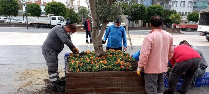 Demre Noel Baba Meydanı’nda Işıklandırma Çalışması