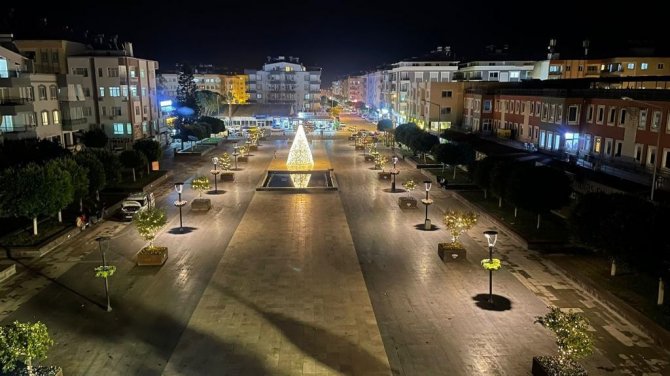 Demre Noel Baba Meydanı’nda Işıklandırma Çalışması