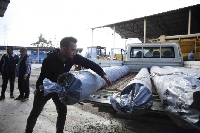 Büyükşehir’den Afetzede Çiftçilere 6 Bin Metrekare Sera Naylonu