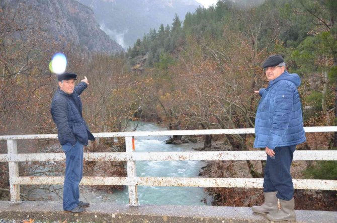 Antalya’da Yazın Kuruyan Irmak, Yağışlar Sonrası Adeta Coştu