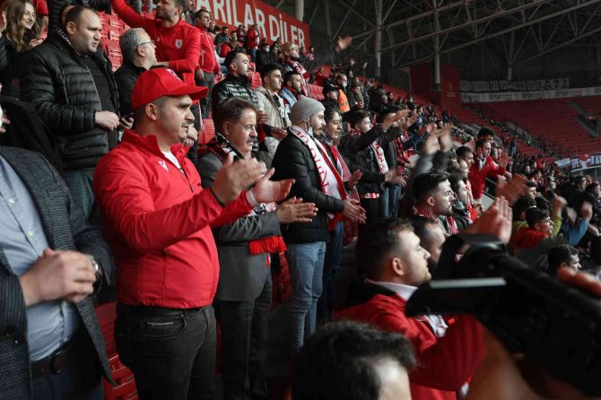 Başkan Deveci’den Samsunspor’a Tribünden Destek