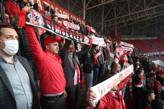 Başkan Deveci’den Samsunspor’a Tribünden Destek