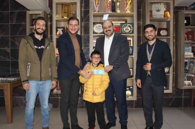 Turnuva Ödüllerini Başkan Orhan Verdi