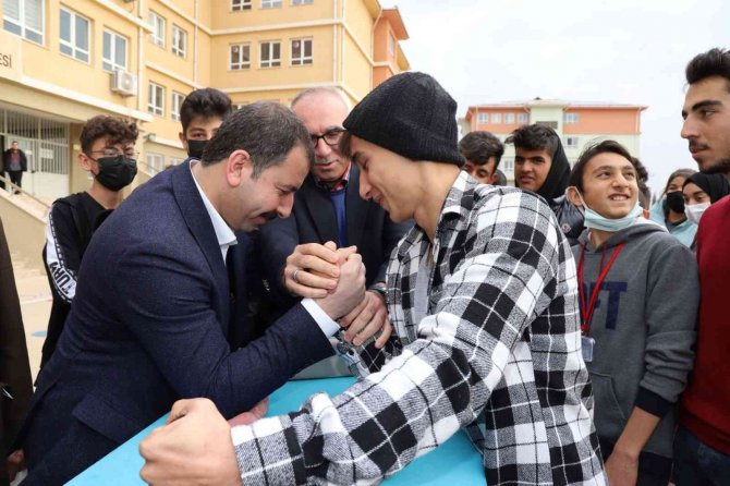 Baydilli Liseli Öğrencilerle Biraya Geldi