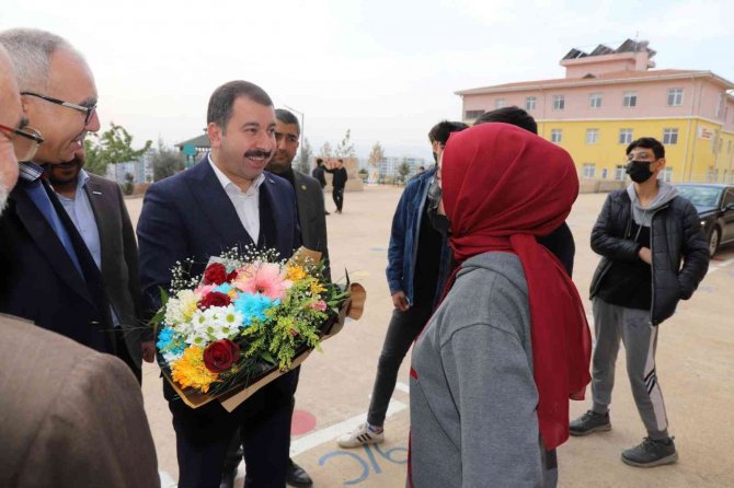 Baydilli Liseli Öğrencilerle Biraya Geldi