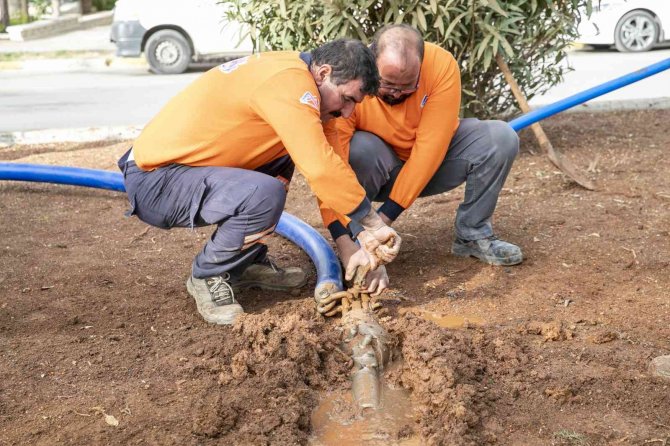 Mersin Büyükşehir Belediyesi, Yatay Sondaj Çalışmasıyla Kazı Yapmadan Sulama Borusu Döşüyor